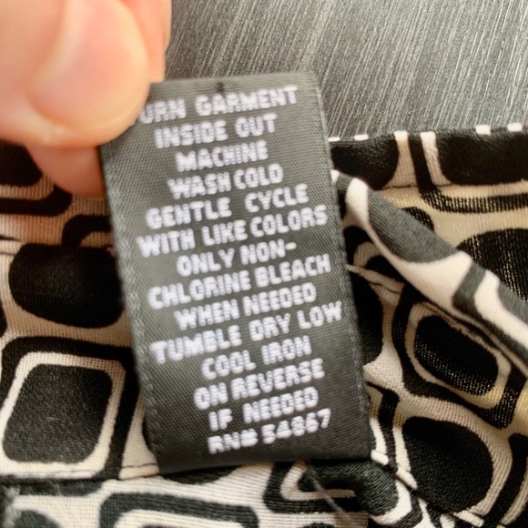 New York & Company Geometric Blouse NWOT - Picture 7 of 7